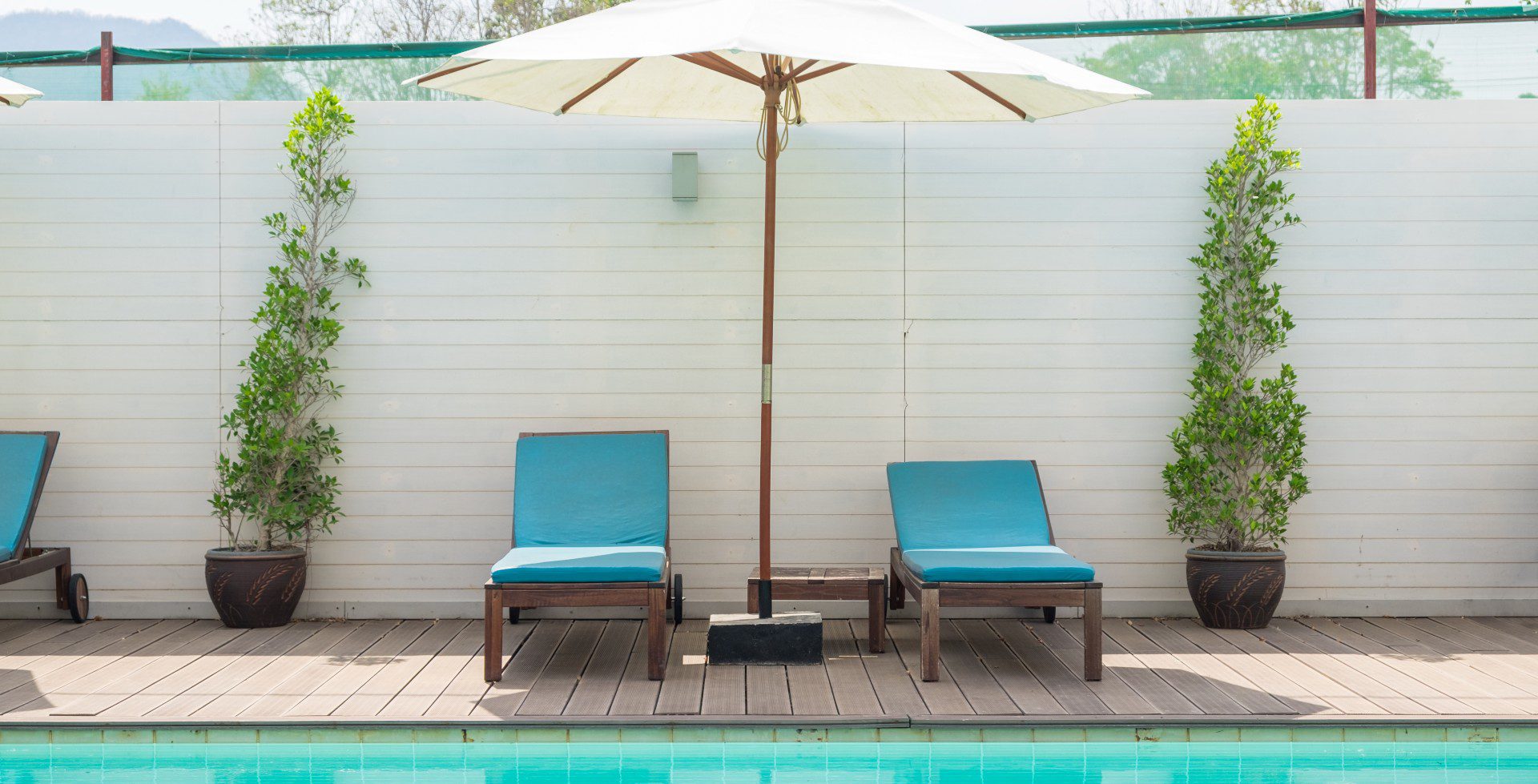 10 Ways to Use Planters in Your Pool Deck Design - ALD
